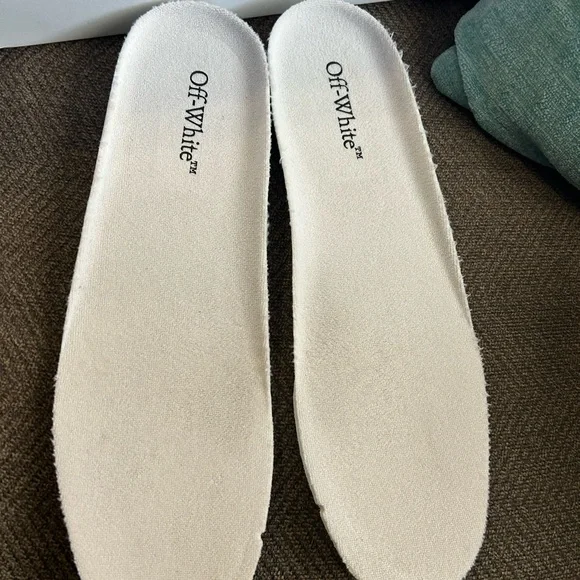 Off white runner sneakers kick off sz 40 eur like new